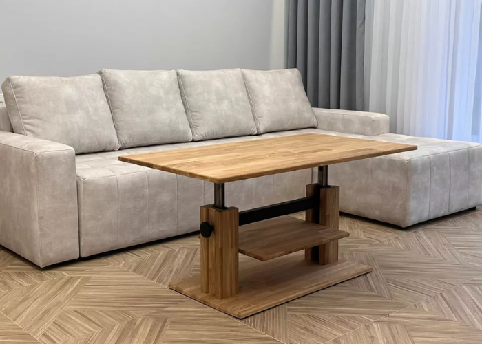 Puidust riiuliga kohvilaud