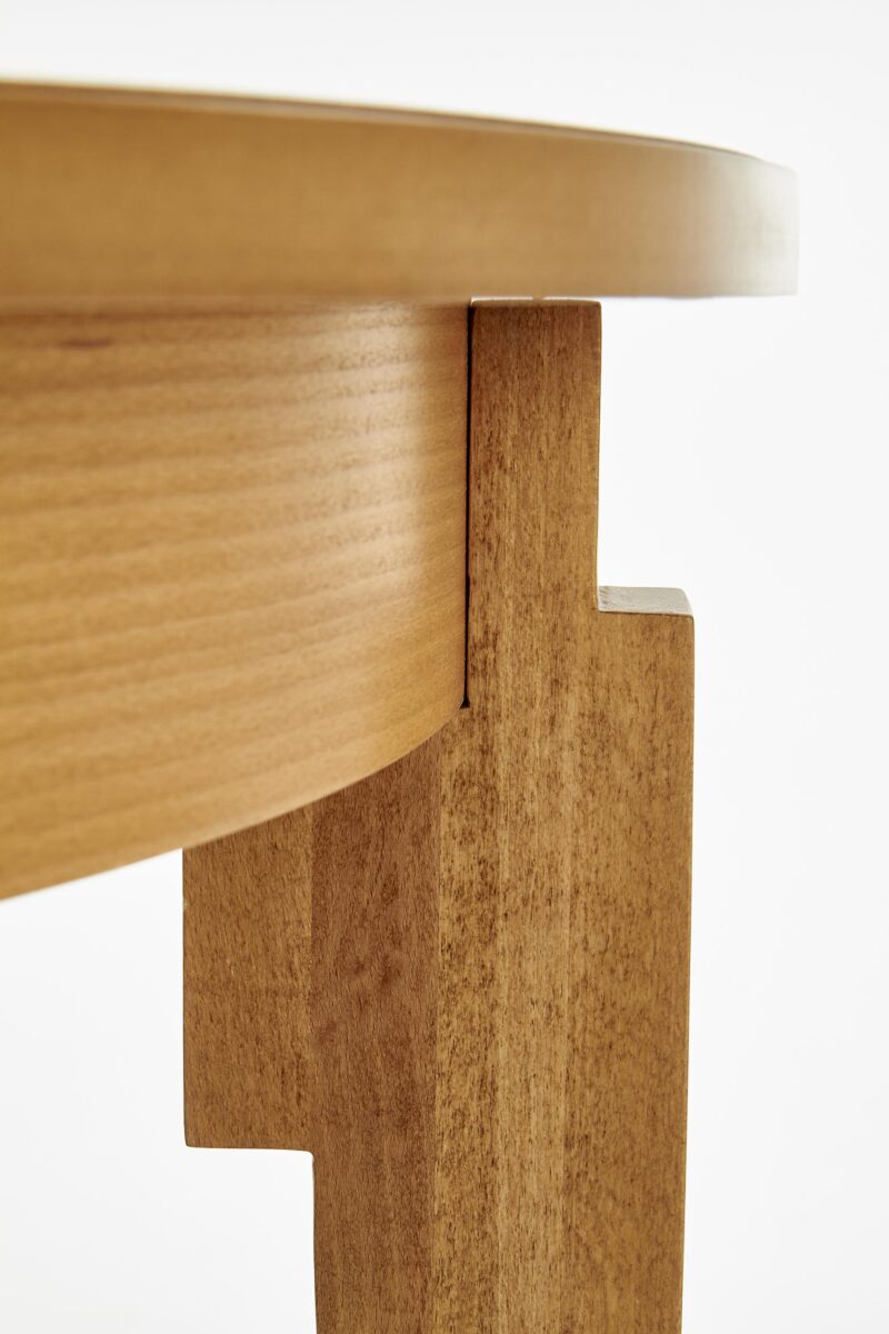 Ümar söögilaud SORBAS, tamm