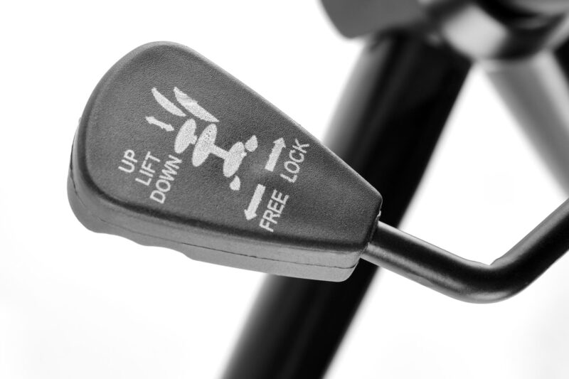 Kontoritool IGNAR, pähklipuu / must