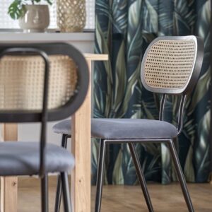 Stacked from 3 images. Method=C (S=4) Söögilaud MAURION, tamm