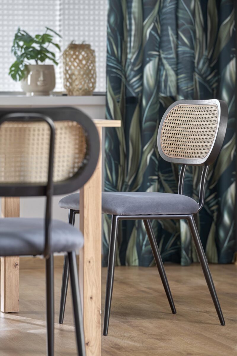 Stacked from 3 images. Method=C (S=4) Söögilaud MAURION, tamm