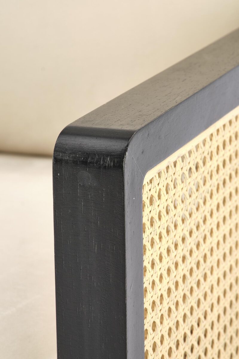 Tugitool ILARO, must / looduslik