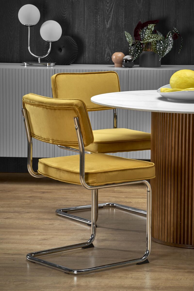 Stacked from 2 images. Method=C (S=4) Ümmargune söögilaud AURVIERA, valge marmor