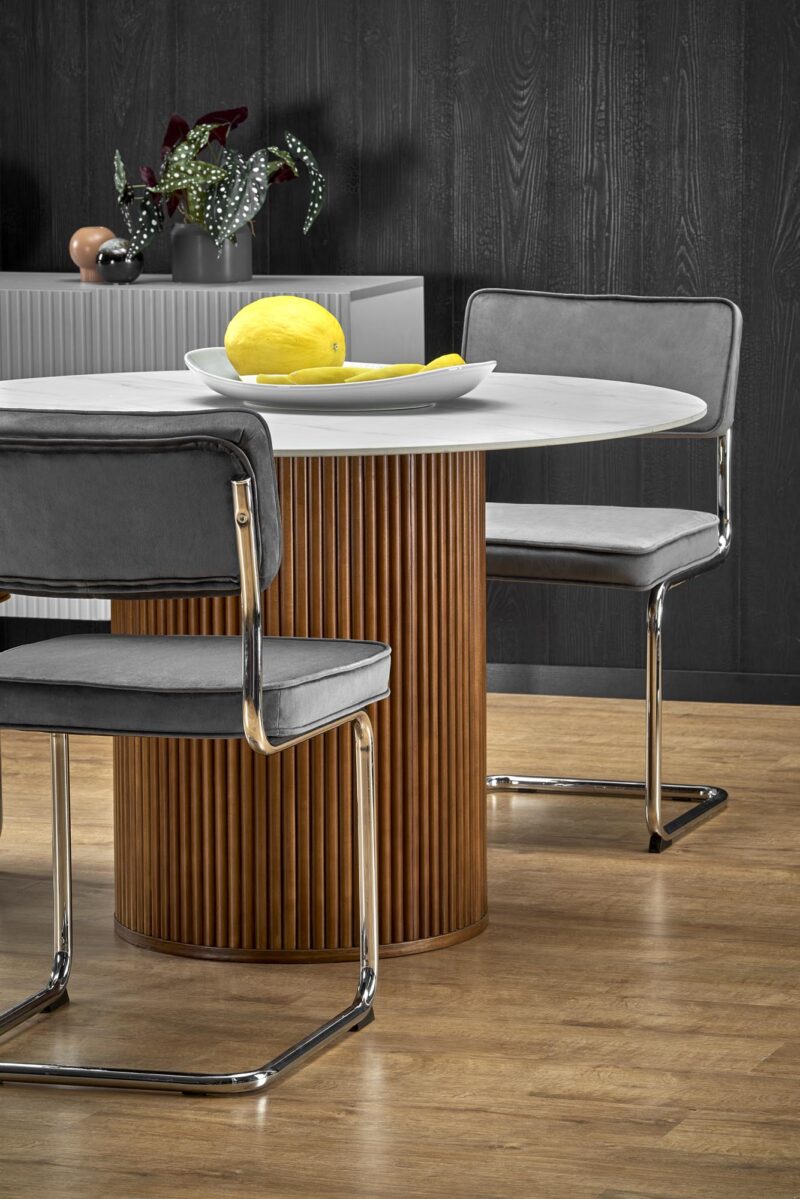 Stacked from 3 images. Method=C (S=4) Ümmargune söögilaud AURVIERA, valge marmor