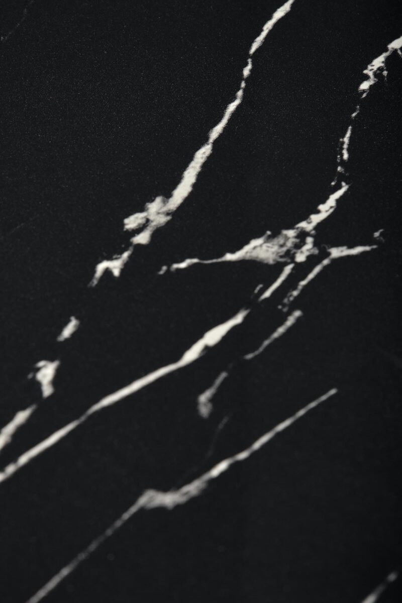 Ümmargune Söögilaud MOLVER, must marmor / must / kuldne