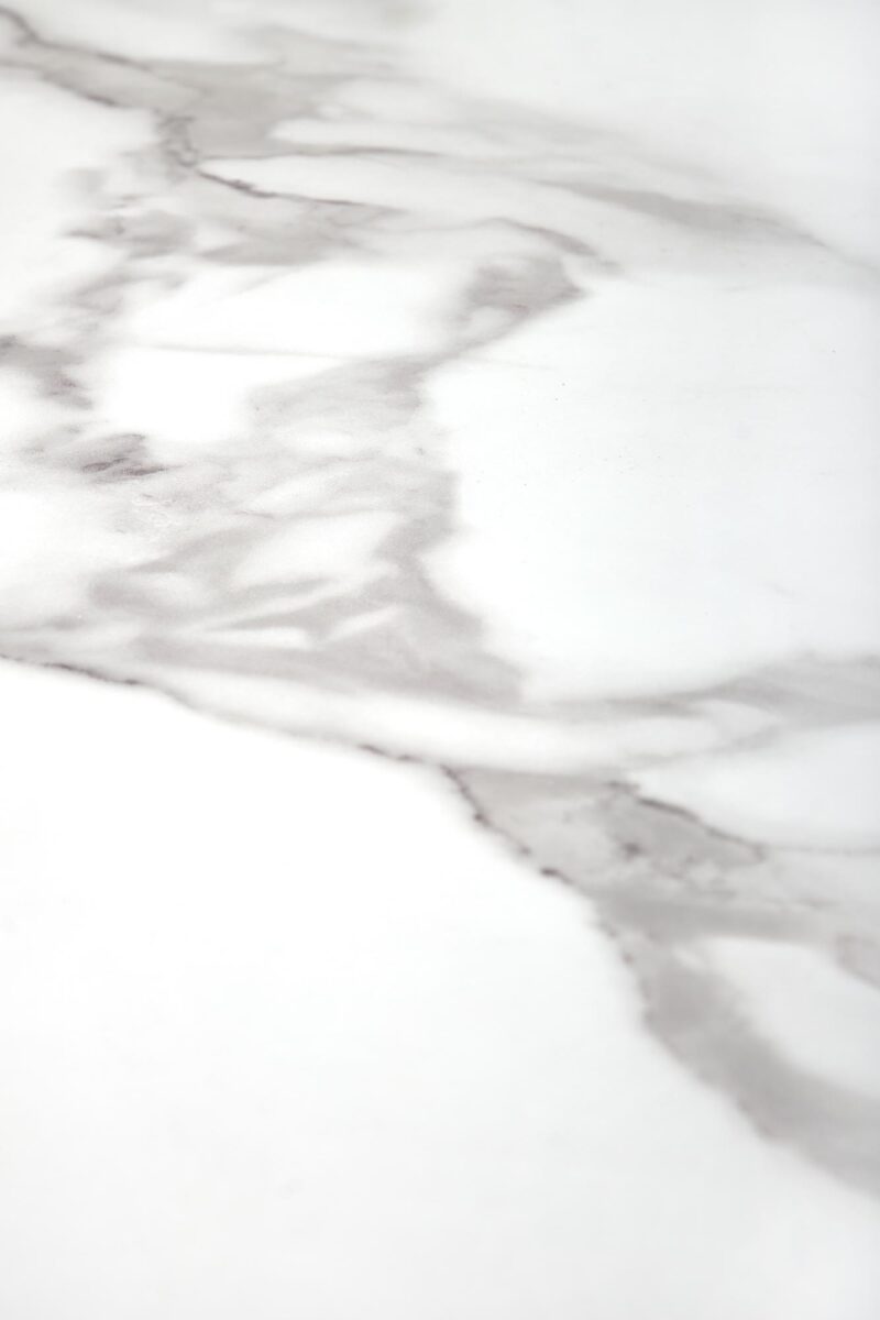 Ümmargune Söögilaud MORLIN, valge marmor / must / kuldne