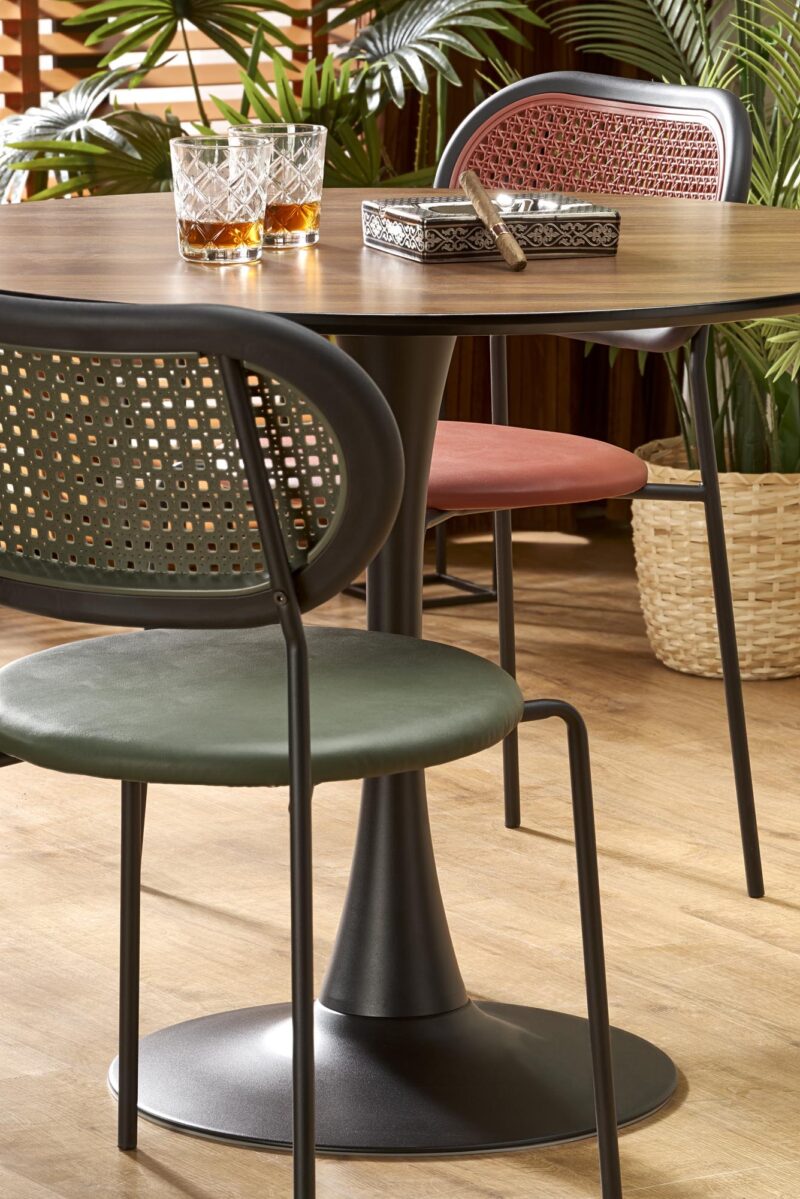 Stacked from 4 images. Method=C (S=4) Ümar söögilaud OLMARA, pähklipuu / must