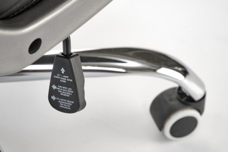 Kontoritool HELVER, must