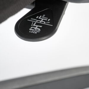 Kontoritool PAVIRO, must / hall