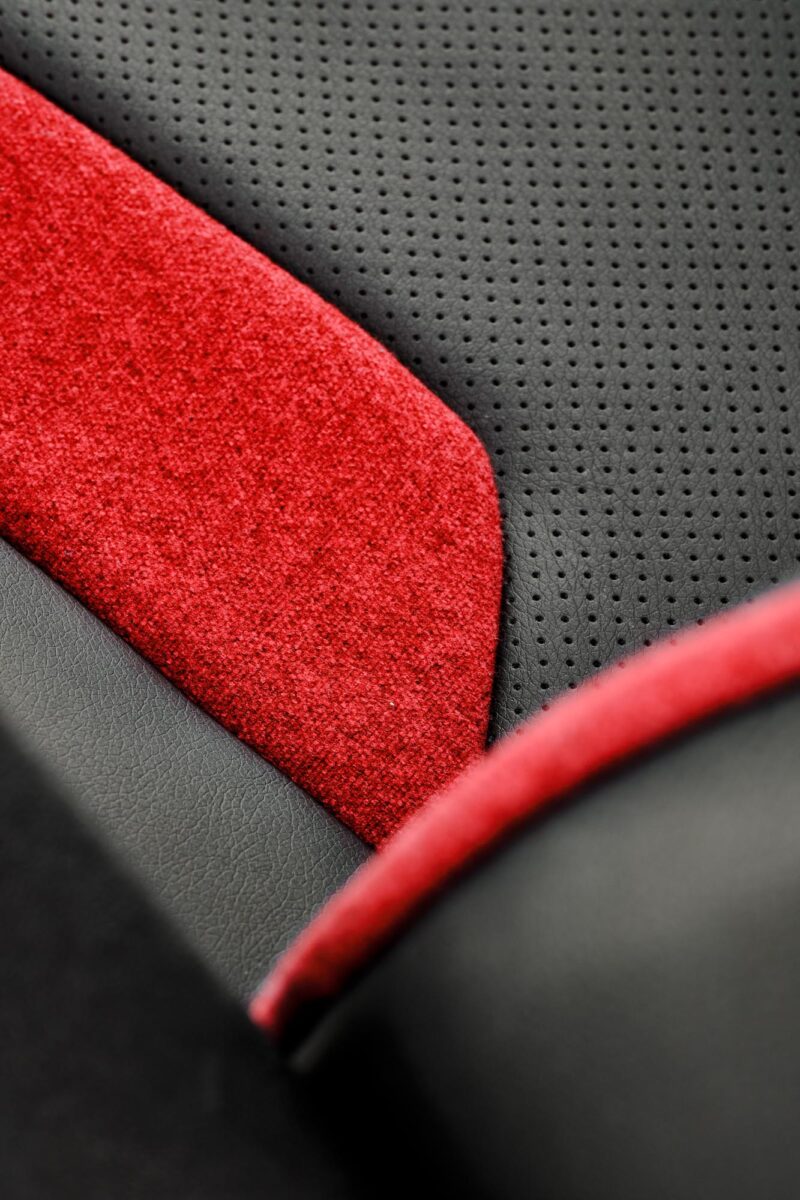 Kontoritool RAGNEL, must / punane