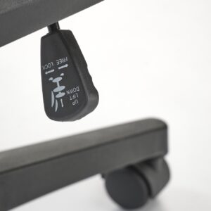 2010001202295_8 Kontoritool NEVARD, must