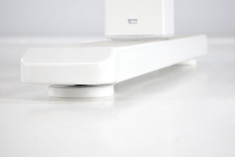 Reguleeritav kirjutuslaud ZAORA tamm / valge