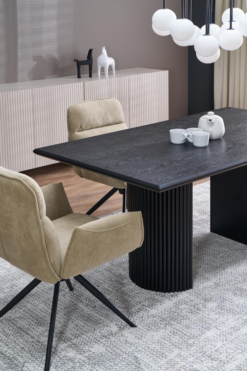 Stacked from 12 images. Method=B (R=8,S=4) Pikendatav Söögilaud BOLVION, must / must