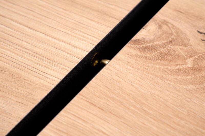 Pikendatav söögilaud NAVESSA – must / tamme imitatsioon