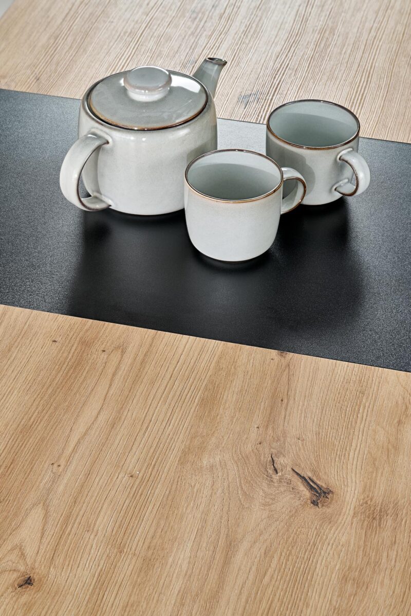 Pikendatav söögilaud NAVESSA – must / tamme imitatsioon