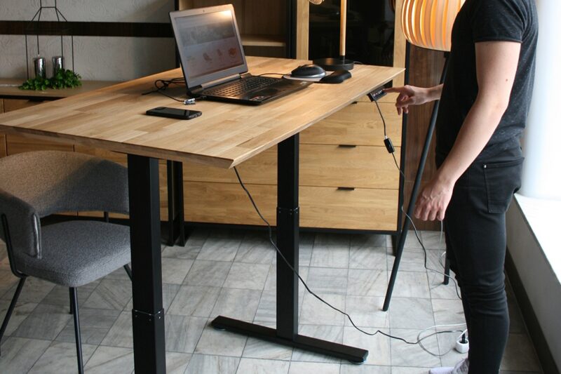 Elektriliselt reguleeritav kirjutuslaud KREO