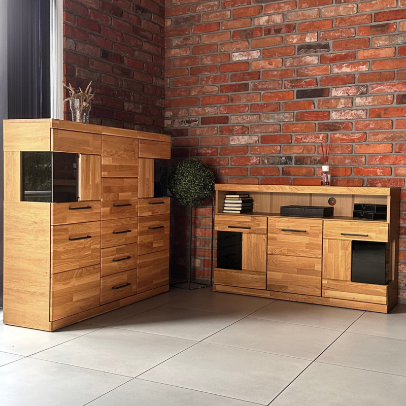 Tammepuidust vitriinkapp RARO 81